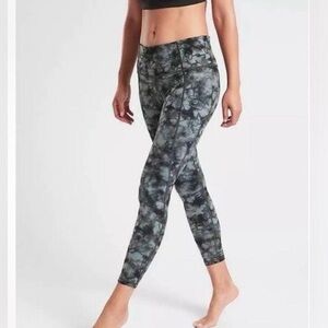 Athleta women’s 7/8 Gray Tie-Dye Leggings